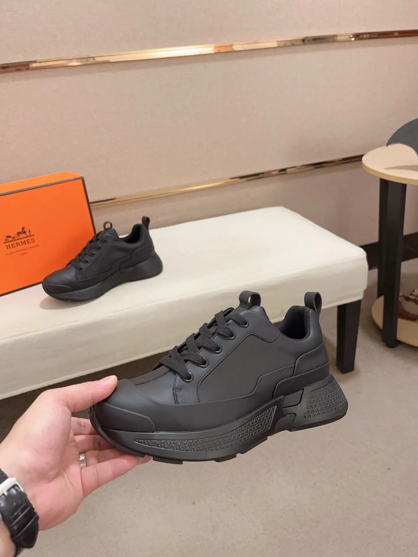 Men's clothing and shoes💰: 660💰《HERMES》【Classic Original Version】Hermès; Top 🔝 Purchasing Agency 🔍🔍Men’s latest 🇺🇸 counters are on sale simultaneously, original imported from Italy ▲▲Silk cowhide with breathable fabric ▲▲ (high-end and expensive Qi·Grade) Exquisite workmanship (Italian 🇮🇹Imported water-dyed 🐂cowhide lining) Sole: Original sole provided by the original factory, ⚠️Exclusive double-layer activity·TPR·Rubber·Combined molded outsole; Super·comfortable·wear-resistant·non-slip·environmental protection The real thing is more beautiful if you take the real thing (high quality, follow the order), you can enter and exit the counter at will * Number of yards: 38·39·40·41·42·43·44# (can be customized 45.)